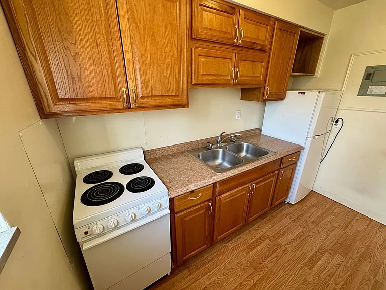 816 Perry Highway — Photo 10