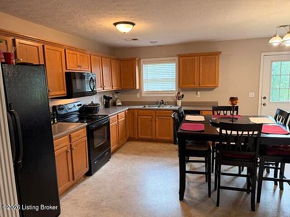5th image of 130 Twin Lakes Dr #A