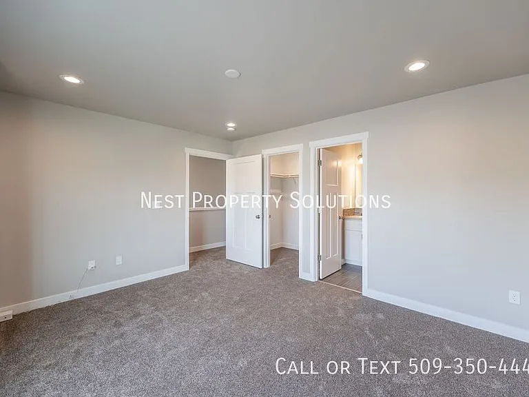 651 Hargraves Ave NE #B — Photo 30