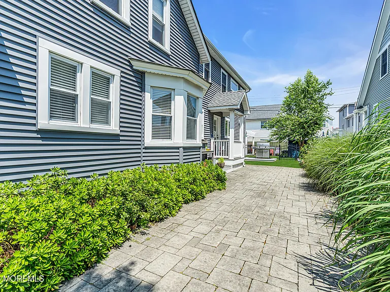306 Ocean Park Ave — Photo 35
