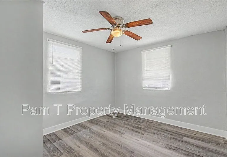 1120 Darwin St — Photo 14
