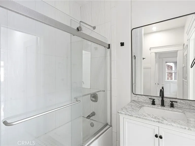 333 W 4th St #13 — Photo 10