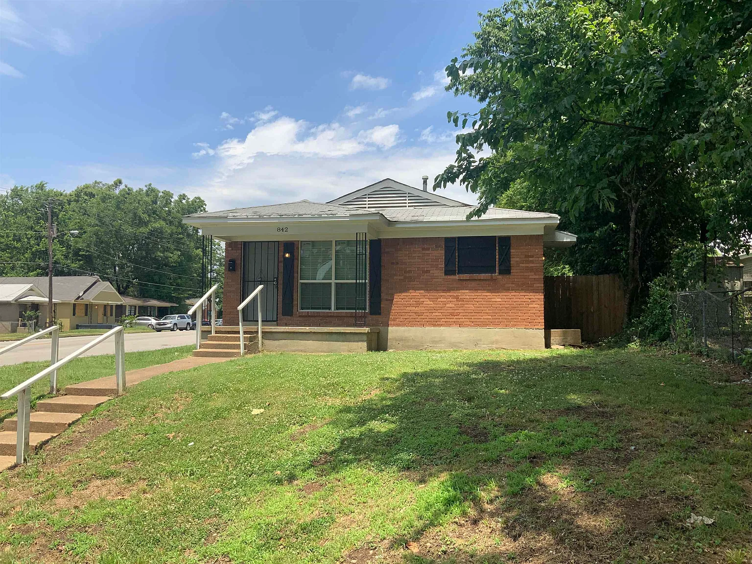2 bed, 1.0 bath, $850 — Photo 1