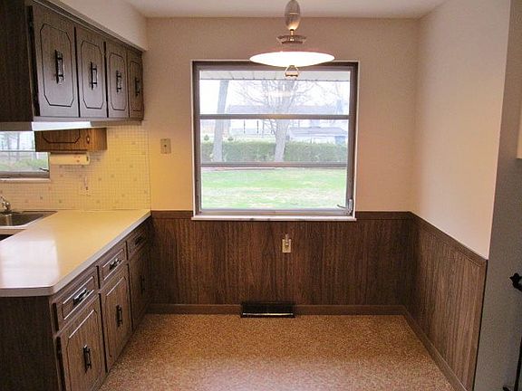 3rd image of 7156 Middlebrook Blvd