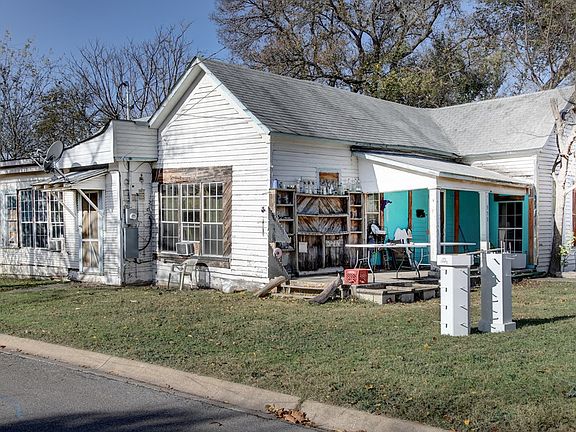 3rd image of 953 Barnett St N