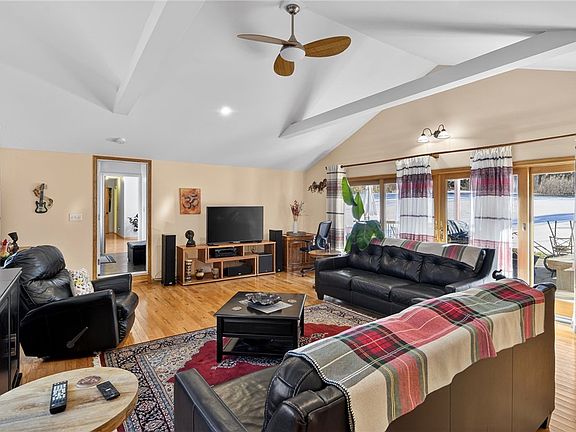 3rd image of 1211 Ellis Hollow Rd