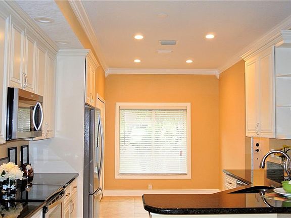 5th image of 18173 Sandy Pointe Dr