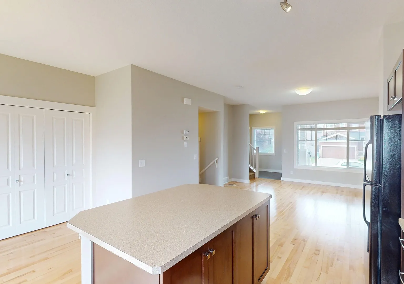 75 Royal Oak Drive NW — Photo 2