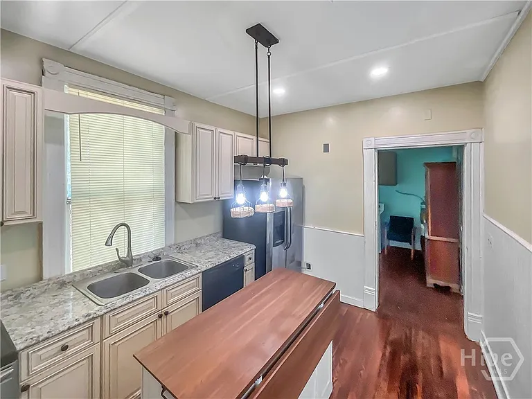 206 W 39th St — Photo 27