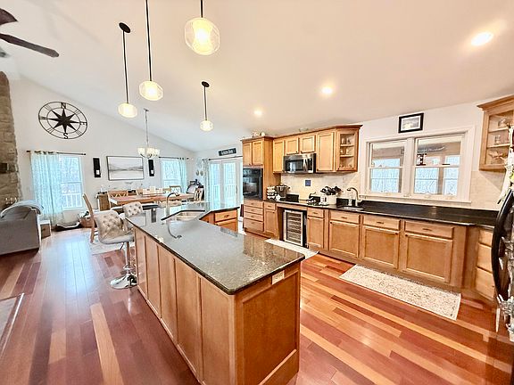 4th image of 59 Winding Brook Rd