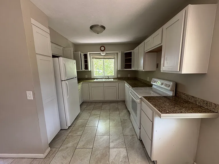3515 Maplewood Blvd — Photo 4