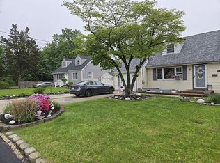 192 W 21st St, Huntington Station, NY