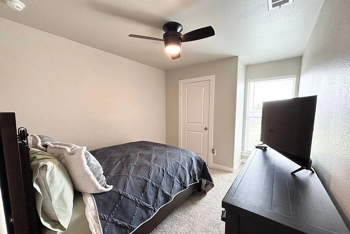 3 bed, 1120 sqft, $1,550 — Photo 2