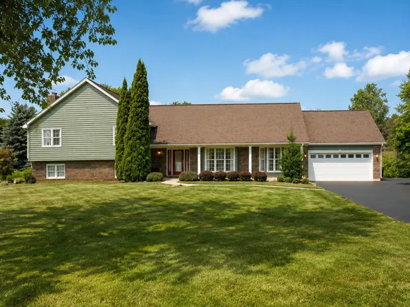 38W324 Killey Ln, Geneva, IL 60134