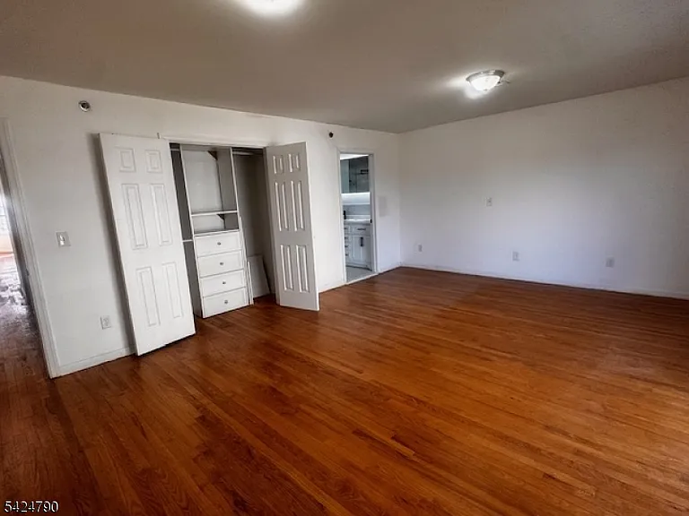 81-83 Hawthorne Ave #3 — Photo 17