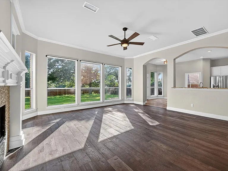 3102 Southwood Dr — Photo 6