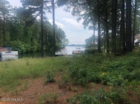 103 Owens Circle, West End, NC 27376