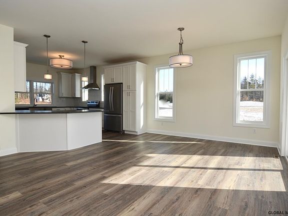 5th image of 10 Catalina Dr
