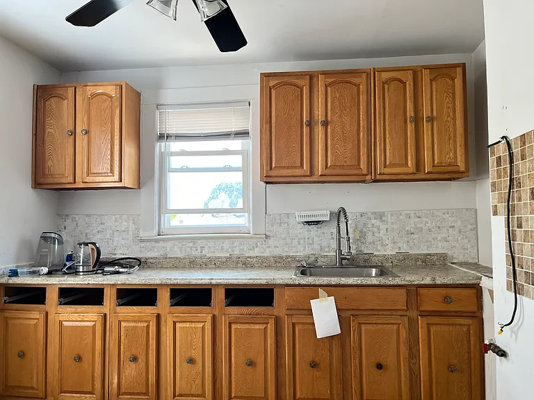 348 Davis Ave #2 — Photo 18