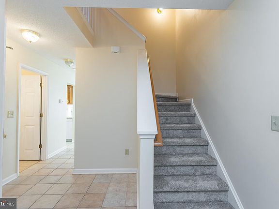 3rd image of 2426 Avonlea Ln