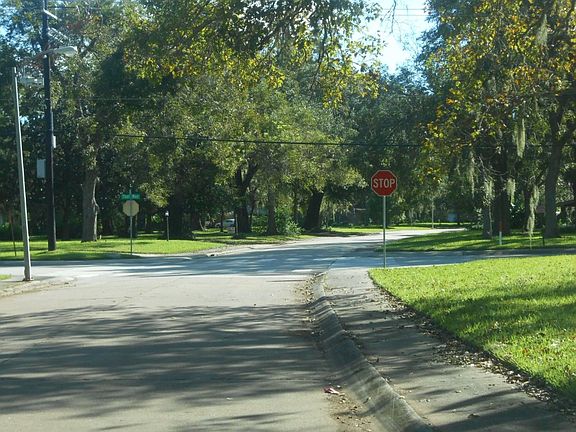 4th image of 501 Oak Dr