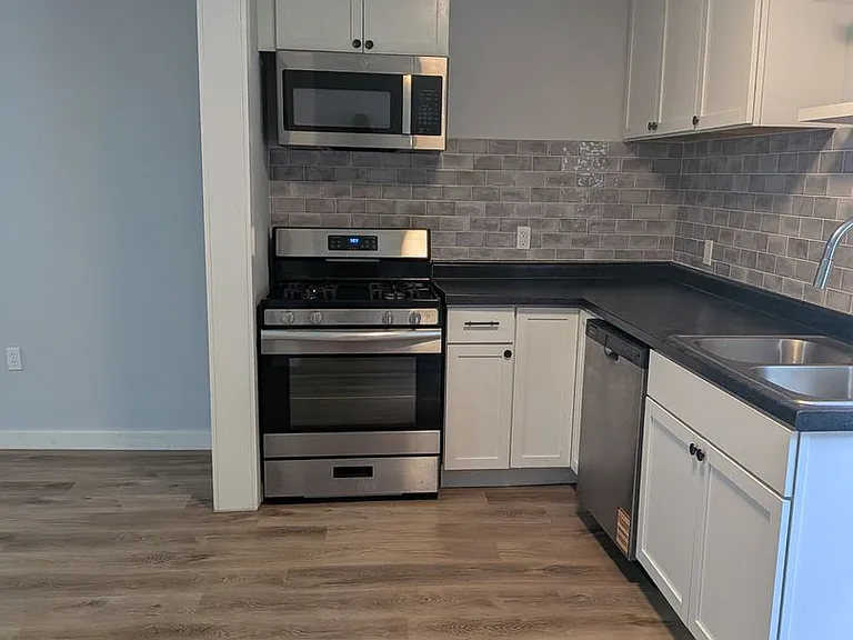 906 N 7th St — Photo 16