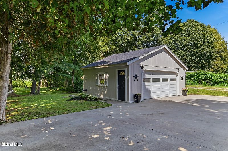 3rd image of 109 Prindle Avenue
