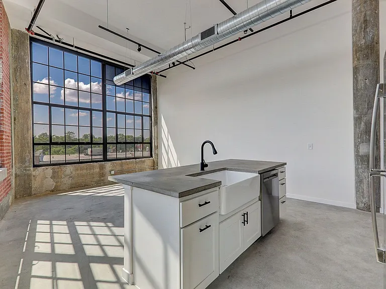 2327 Texas Ave — Photo 8