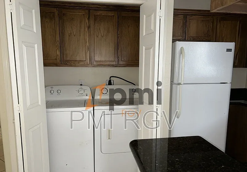 2 bed, 2.0 bath, $850 — Photo 4