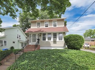 8 Sunderland Ave, Rutherford, NJ 07070