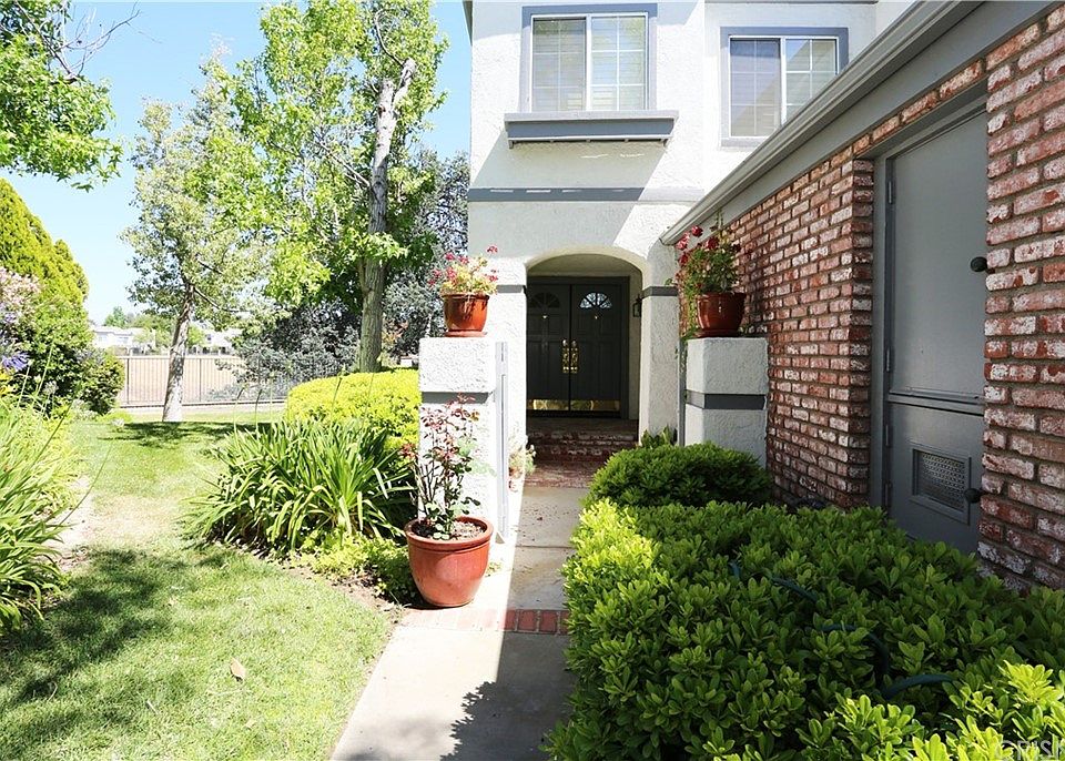 1st image of 24512 Windsor Dr