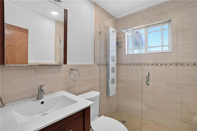 3 bed, 2618 sqft, $5,200 — Photo 2