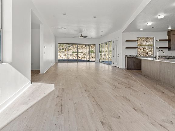 3rd image of 1824 N Splinter Wood Ln