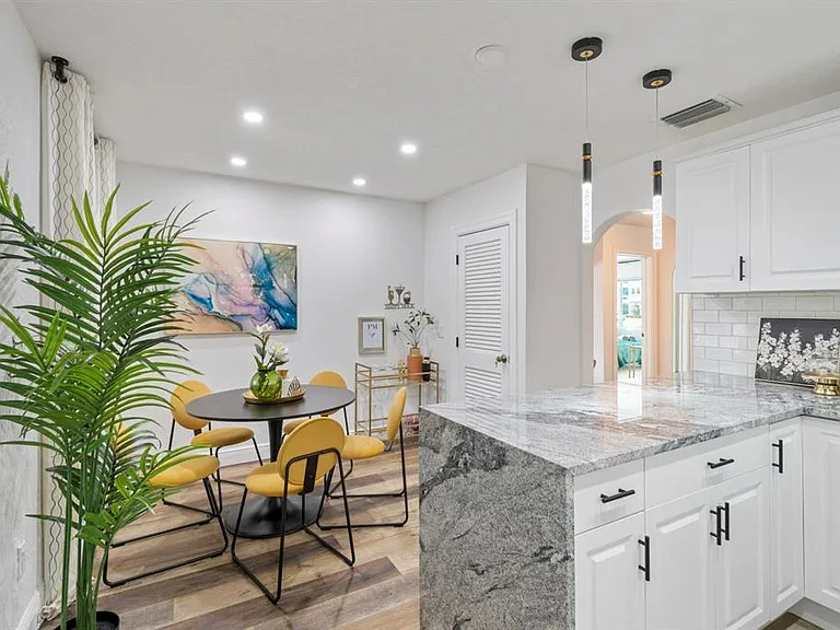 2402 W Cypress St — Photo 21