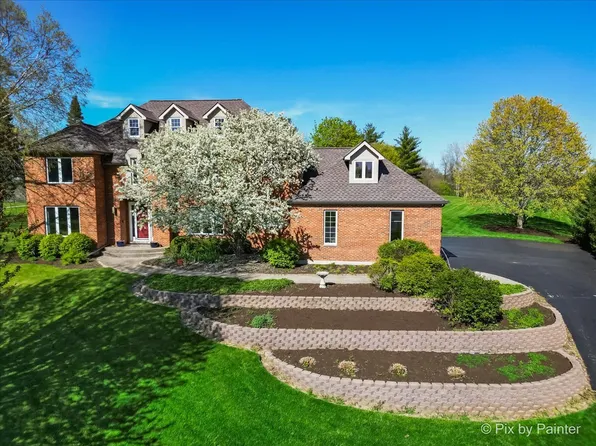 19 Lorraine Ct, Oakwood Hills, IL 60013