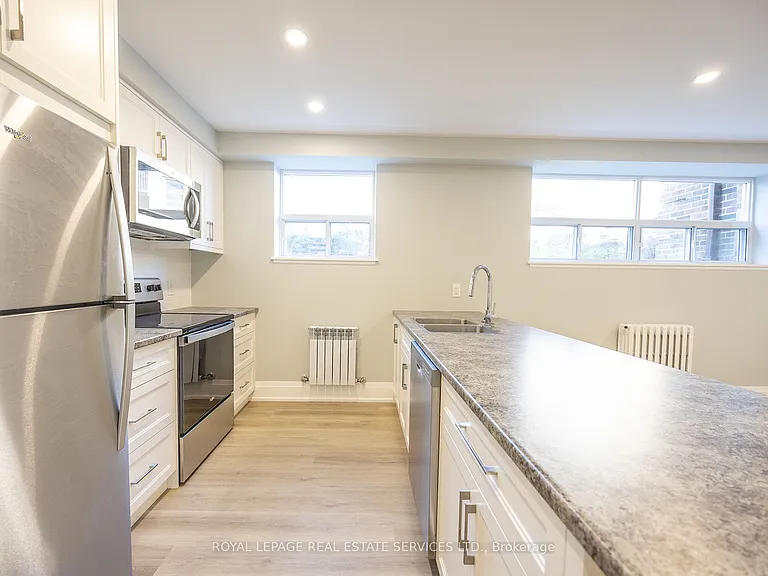 320 Lakeshore Rd W #2 — Photo 7