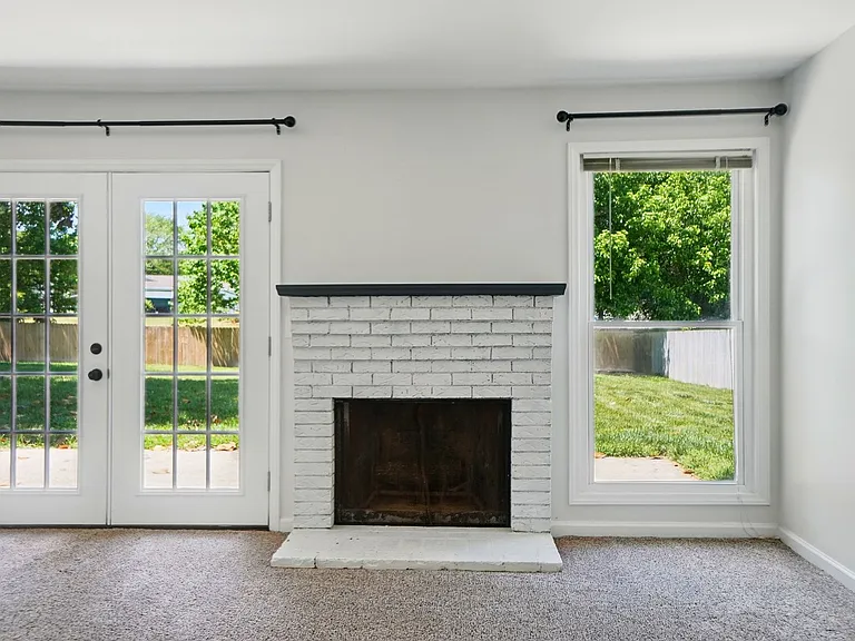 2413 Hoffman St — Photo 30