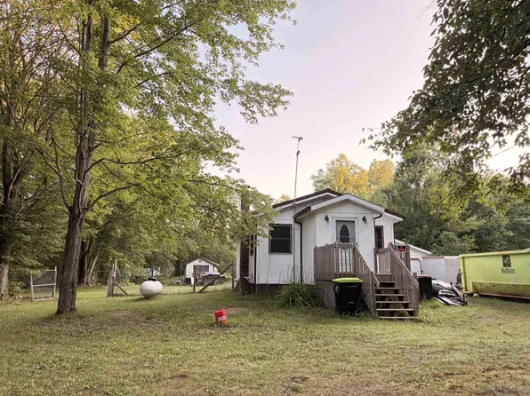 6197 Sunrise Trl, Harrison, MI 48625