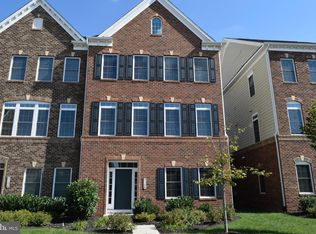 3108 Magellan Ct, Herndon, VA 20171