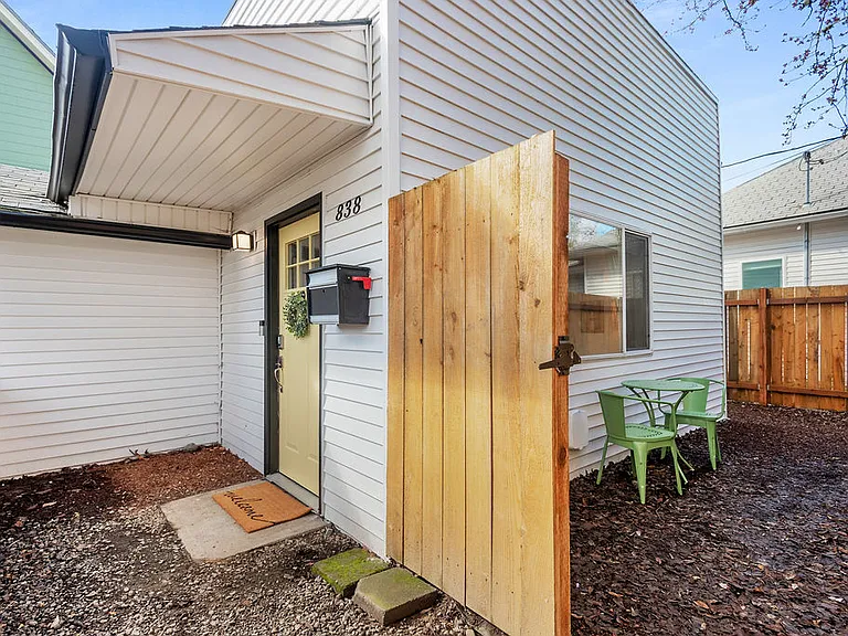 838 SE Tacoma St — Photo 26