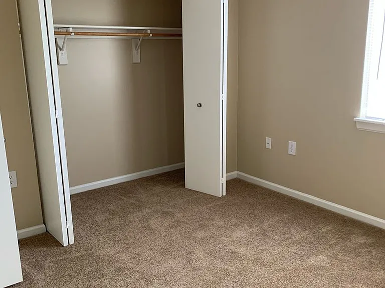 Walnut Manor Apartments — Photo 27