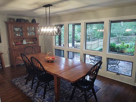 4th image of 1028 Meadowbrook Ln