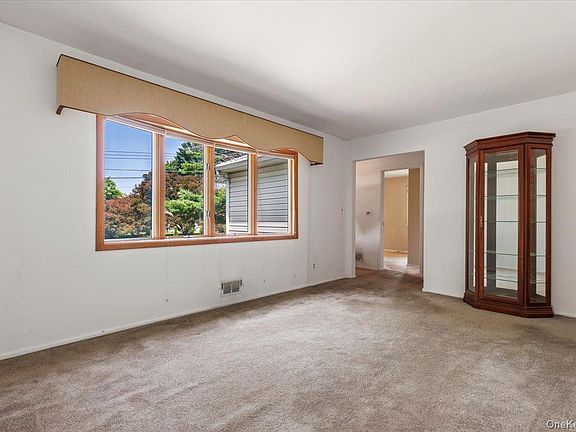 5th image of 2872 Brookfield Drive