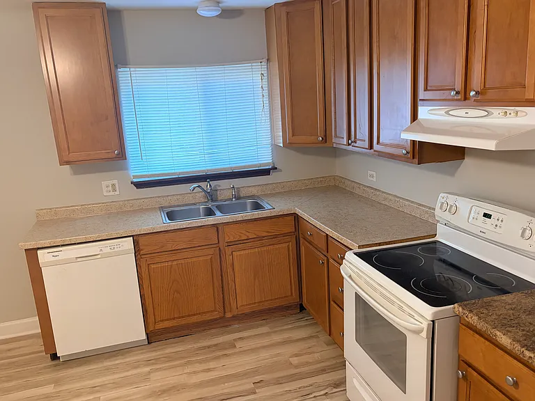 2203 W Nichols Rd — Photo 5
