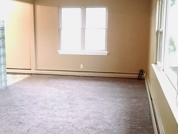 Living area 19' x 11'