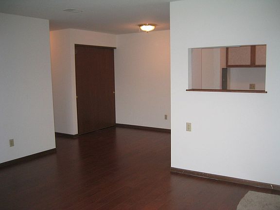 5th image of 1510 Kenilworth Ct #2B-1Ba-950Sqft