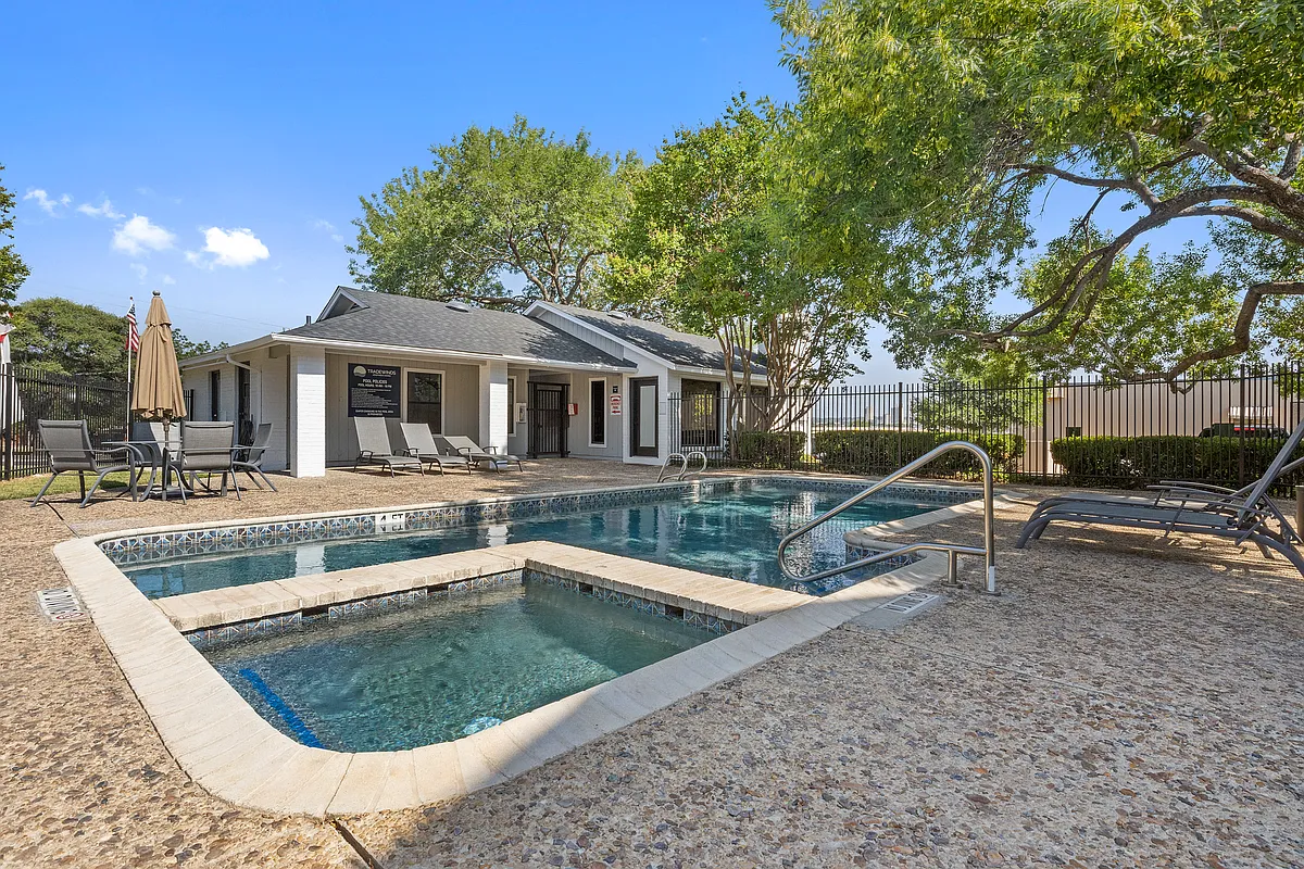 Building Photo - Tradewinds Apartment Homes