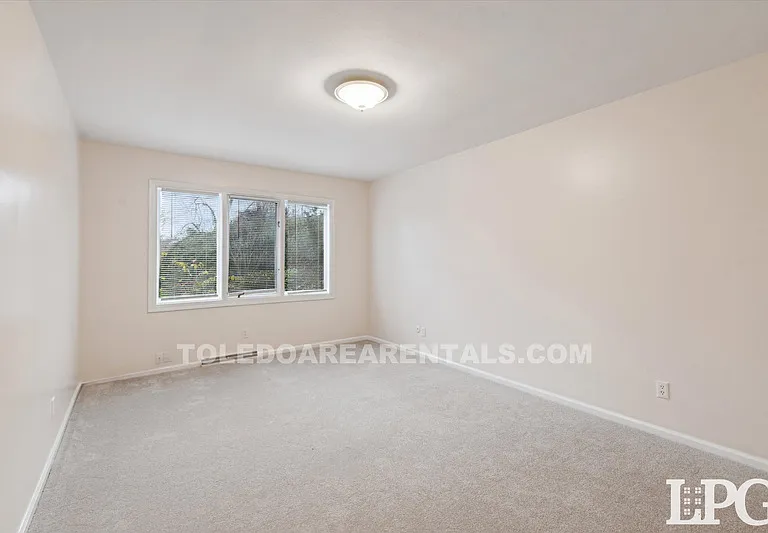3835 Hillandale Rd E — Photo 28