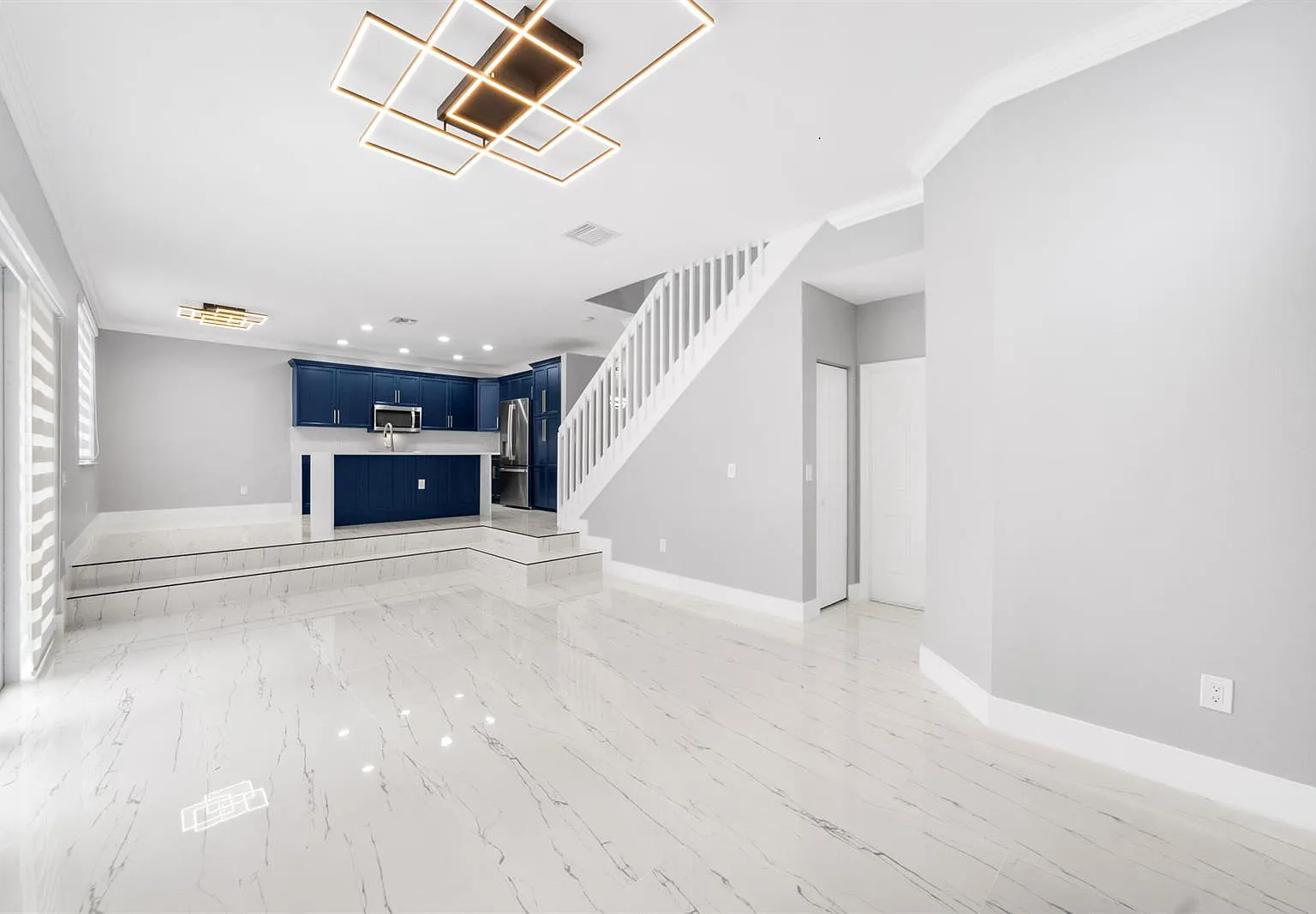 4 bed, 2.5 bath, 2189 sqft, $5,000 — Photo 3