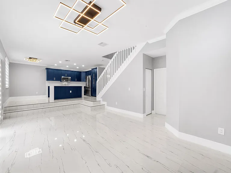 5233 SW 155th Way — Photo 3